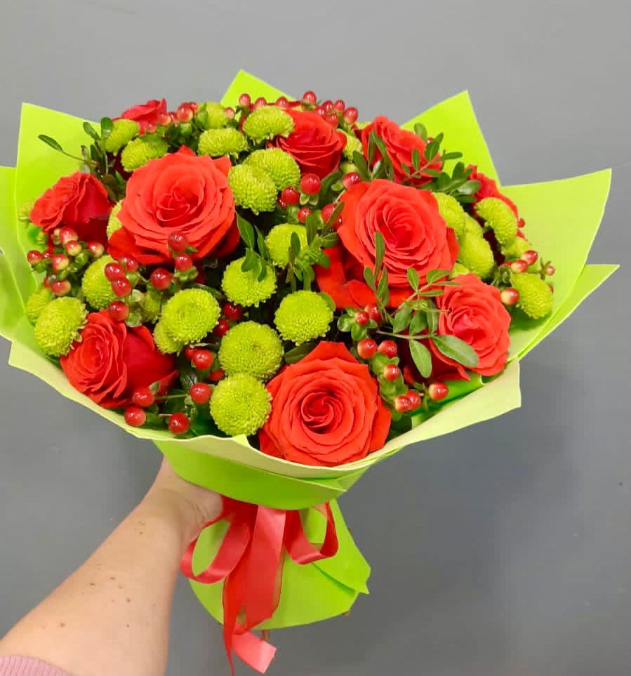 Букет цветов из: Хризантемы и Розы в Хоринске