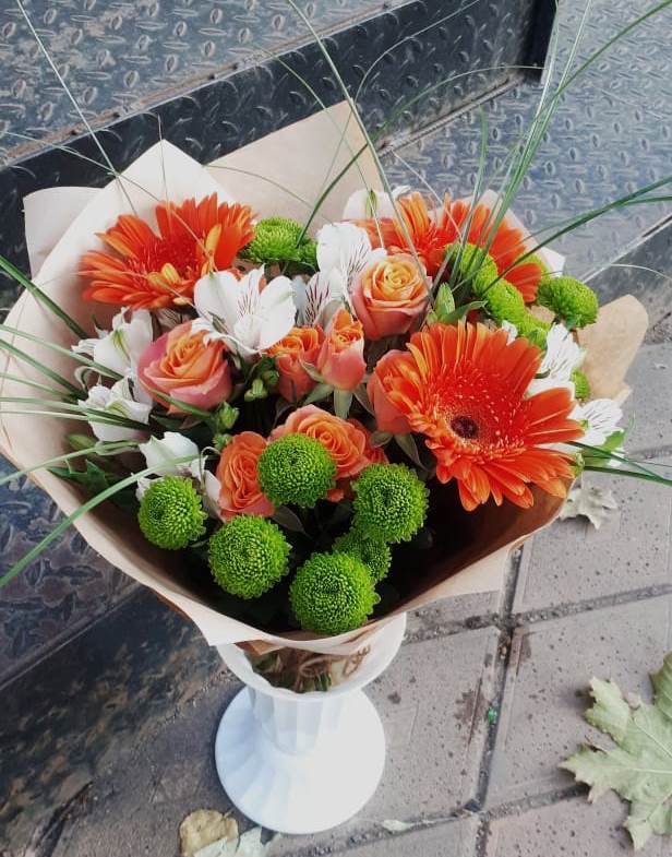 Букет цветов из: Герберы, Хризантемы, Альстромерии и Розы в Хоринске
