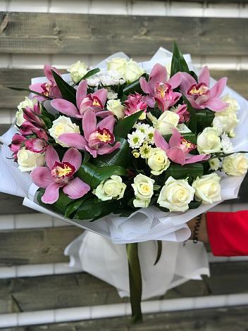 Букет цветов из: Розы и Хризантемы в Хоринске