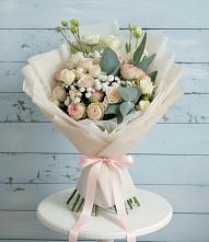 Букет цветов из:  Розы и Лизиантусы в Хоринске