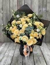 Букет цветов из:  Розы и Лизиантусы в Хоринске