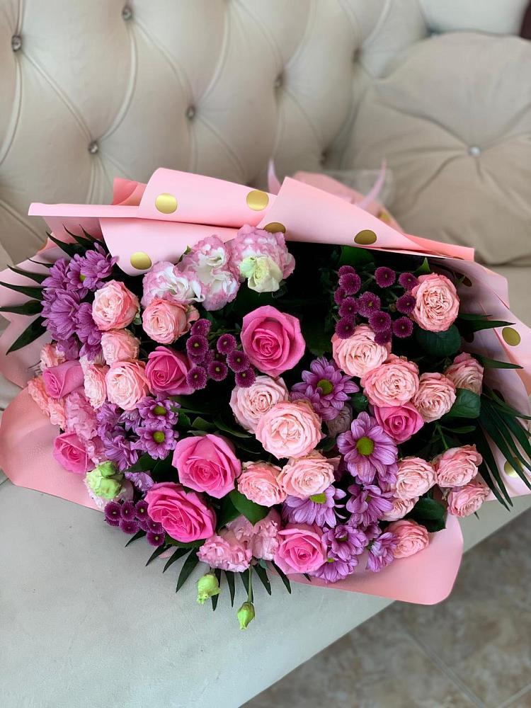 Букет цветов из: Хризантемы, Розы и Лизиантусы в Хоринске