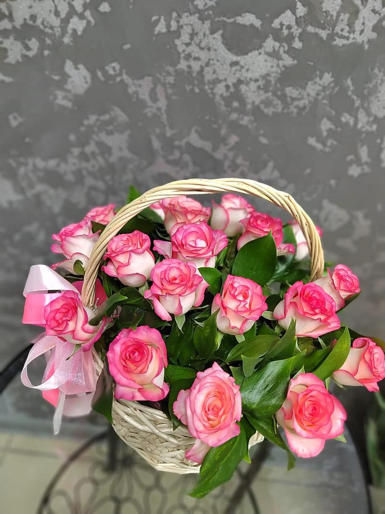 Цветочная композиция из Розы в корзине в Хоринске