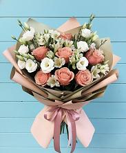 Букет цветов из:  Розы, Альстромерии и Лизиантусы в Хоринске