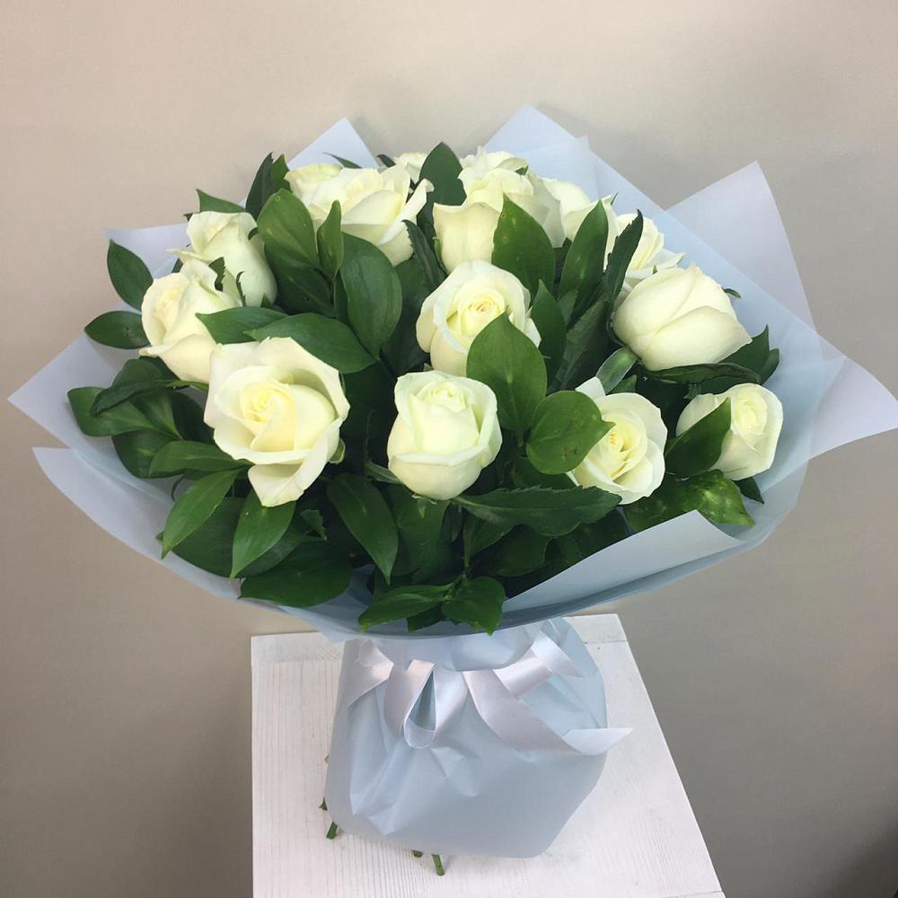 Букет 15 Белых роз Проуд в Хоринске
