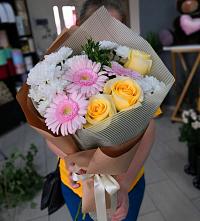 Букет цветов из:  Герберы, Розы и Хризантемы в Хоринске