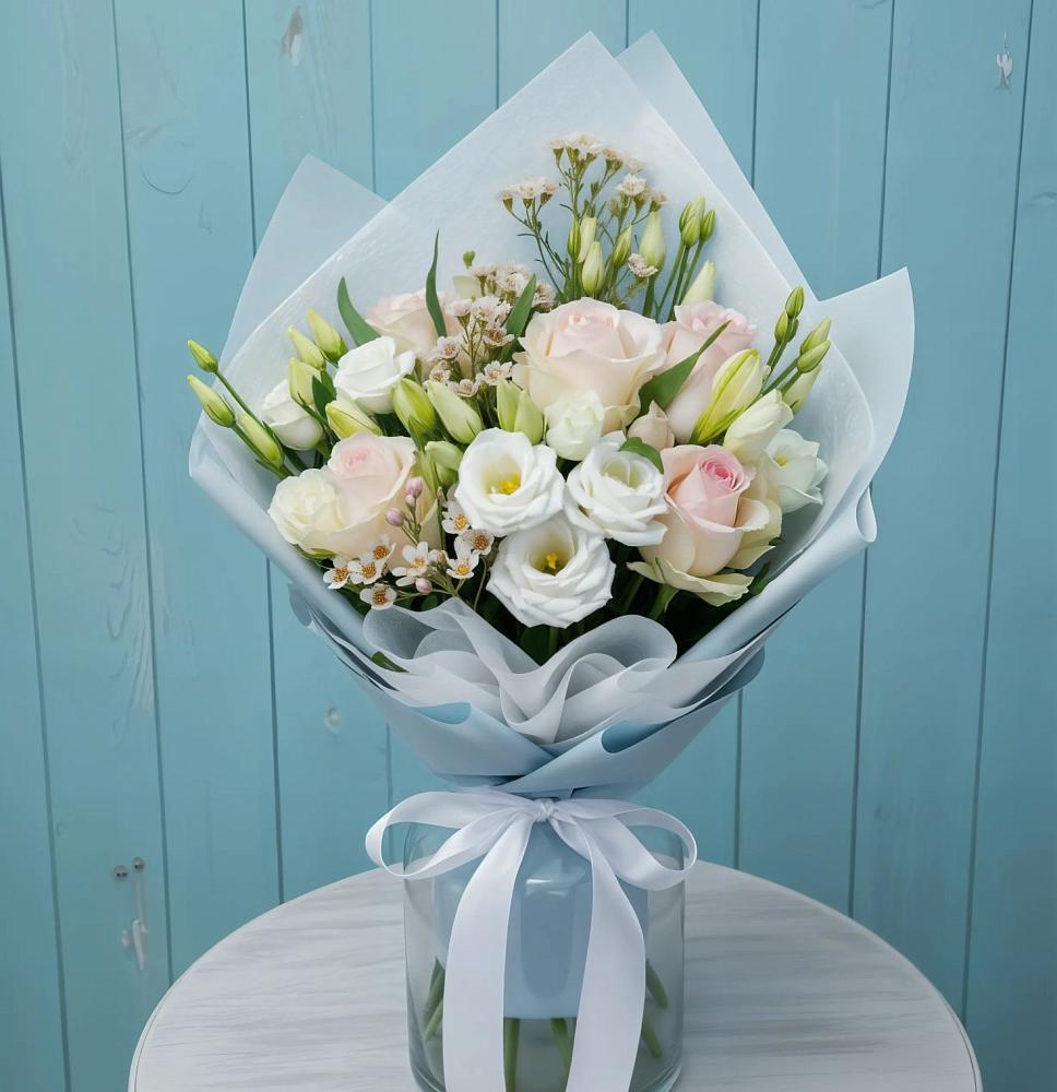 Букет цветов из: Розы и Лизиантусы в Хоринске