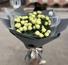 Букет Белые кустовые розы Солинеро в Хоринске