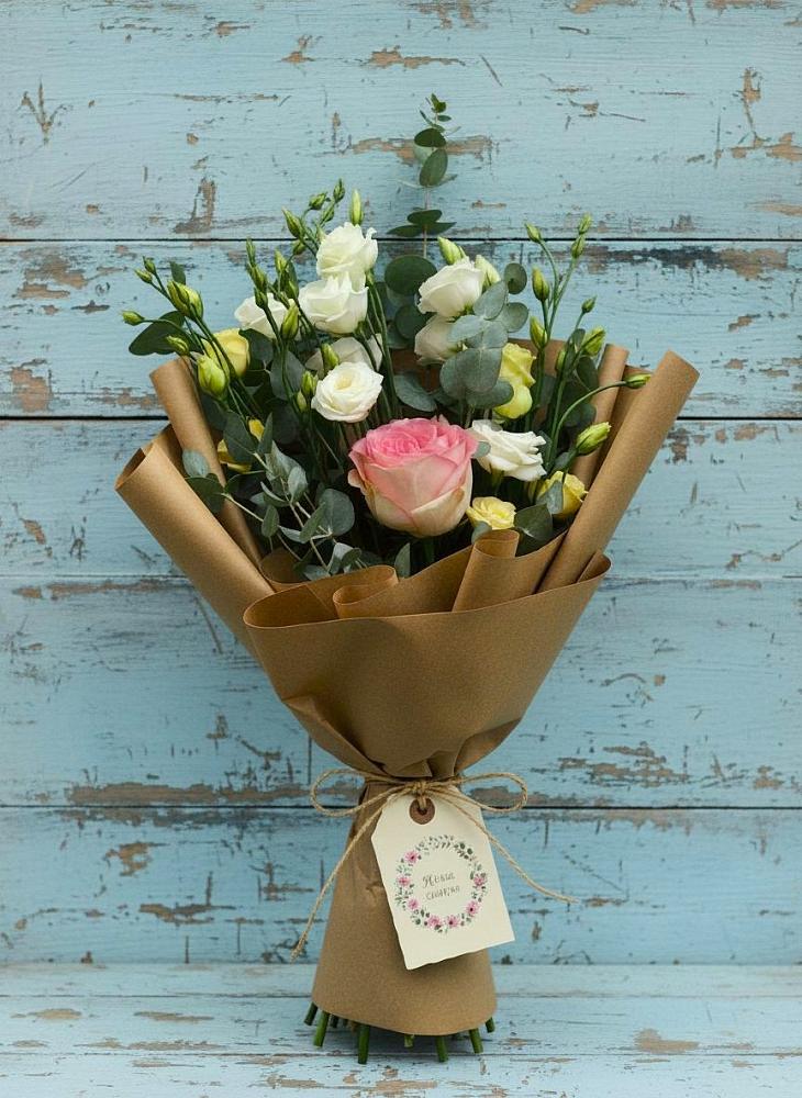 Букет цветов из: Розы и Лизиантусы в Хоринске