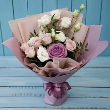 Букет цветов из:  Розы и Лизиантусы в Хоринске