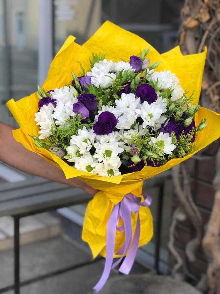 Букет цветов из: Ирисы, Хризантемы и Ромашки в Хоринске