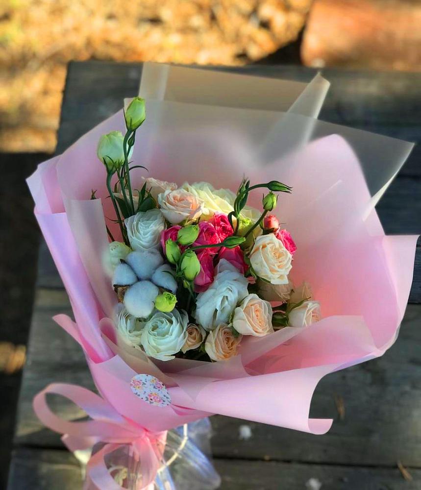 Букет цветов из: Розы и Лизиантусы в Хоринске