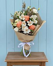 Букет цветов из:  Альстромерии, Лизиантусы, Розы и Хризантемы #REPLACE_PRED# Хоринске