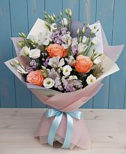 Букет цветов из:  Лизиантусы, Розы, Альстромерии и Гипсофила в Хоринске