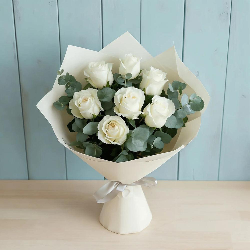 Букет Белые розы в Эвкалипте в Хоринске