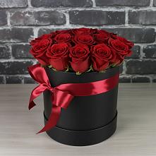 Цветочная композиция из Розы в шляпной коробке в Хоринске