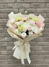 Букет цветов из:  Гвоздики, Розы, Лизиантусы и Хризантемы в Хоринске