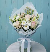 Букет цветов из:  Розы и Лизиантусы в Хоринске