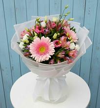 Букет цветов из:  Герберы, Альстромерии и Лизиантусы #REPLACE_PRED# Хоринске