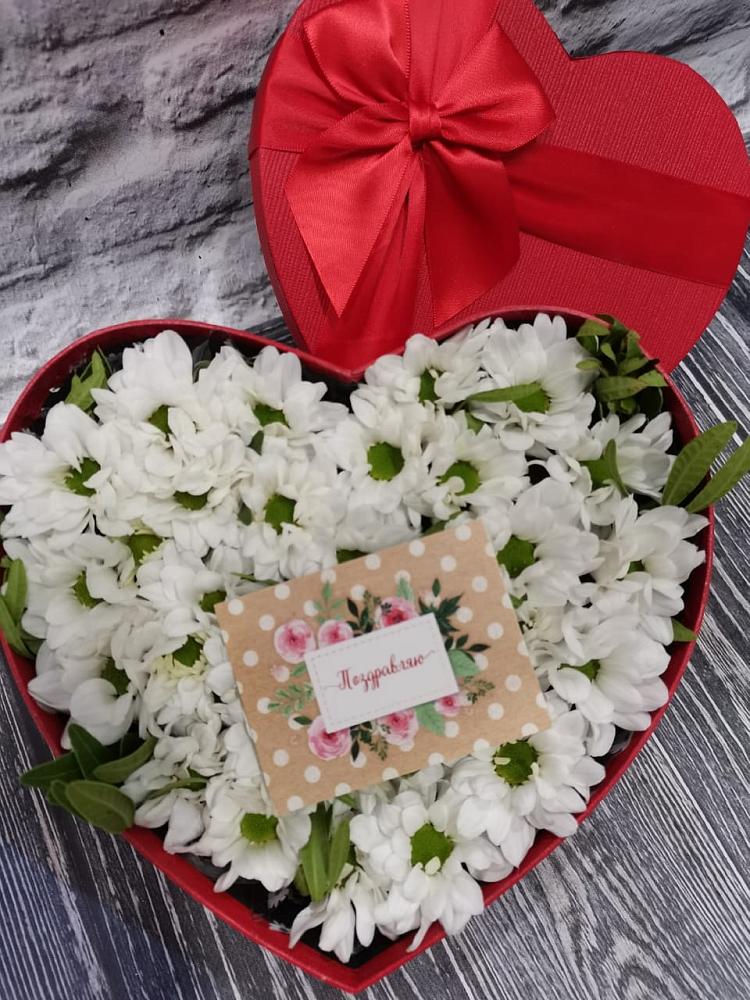 Цветочная композиция из Хризантемы в виде сердца в Хоринске