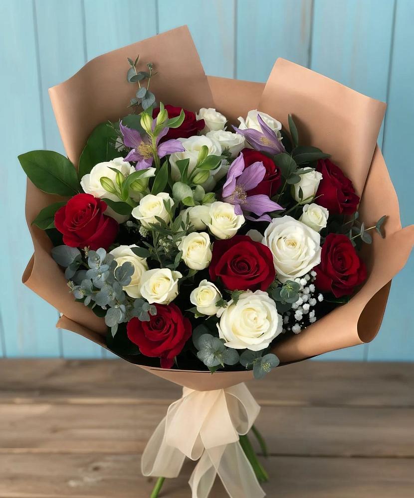 Букет цветов из: Розы и Альстромерии в Хоринске