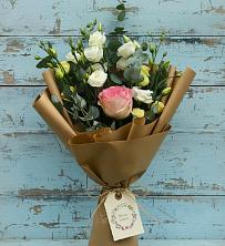 Букет цветов из:  Розы и Лизиантусы в Хоринске