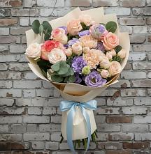 Букет цветов из:  Розы, Лизиантусы и Гвоздики в Хоринске