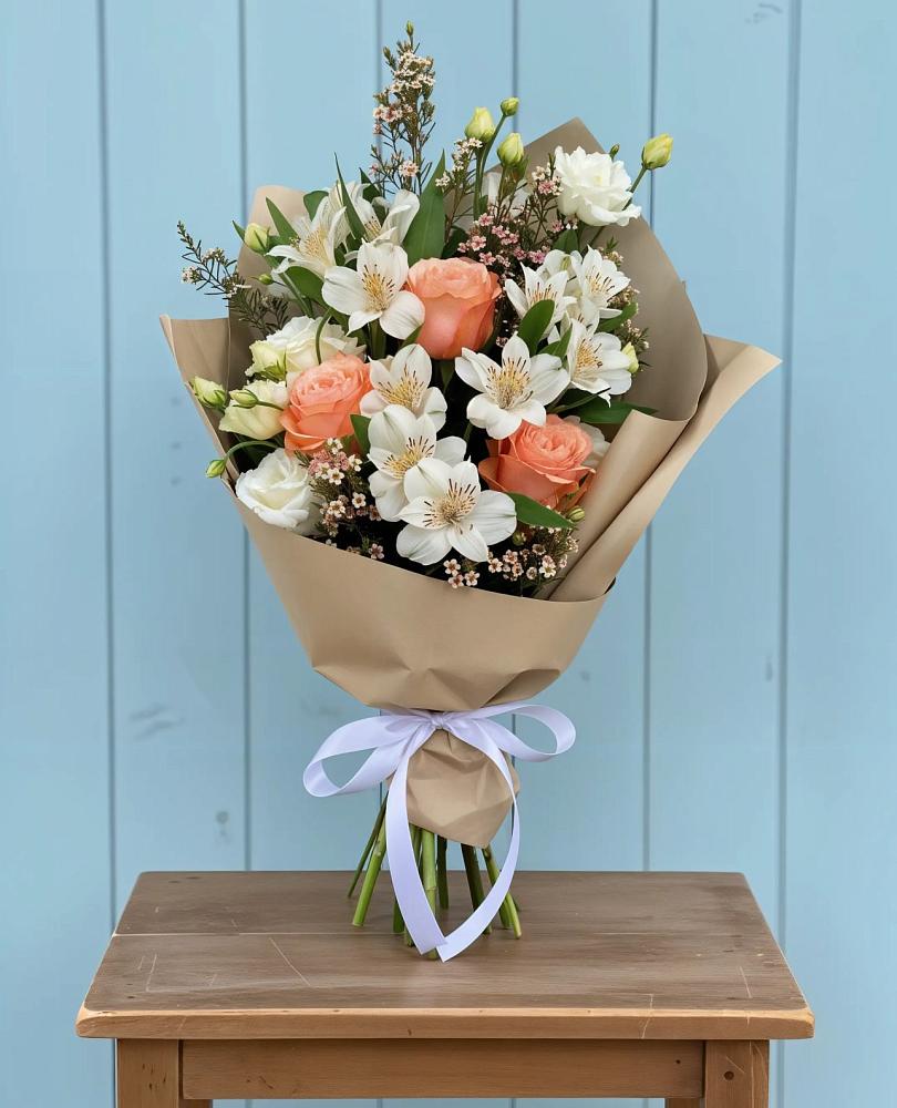 Букет цветов из: Альстромерии, Лизиантусы, Розы и Хризантемы в Хоринске