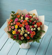 Букет Микс из разноцветных кустовых роз в Хоринске