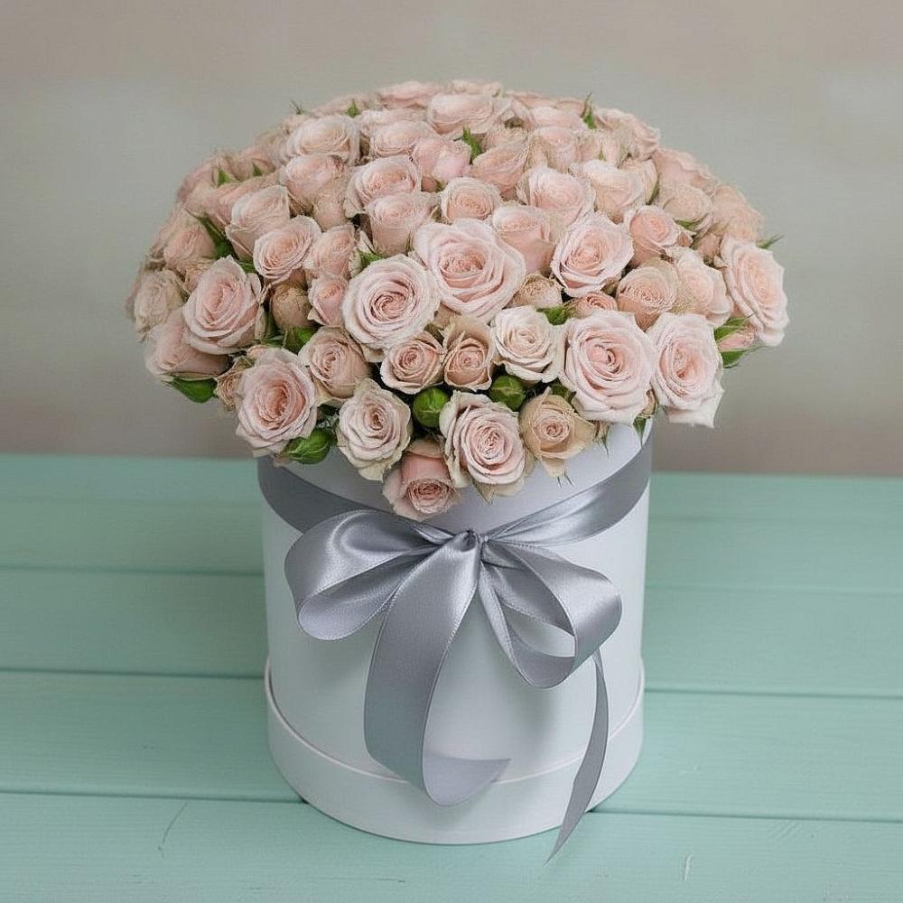 Цветочная композиция из Розы в шляпной коробке в Хоринске