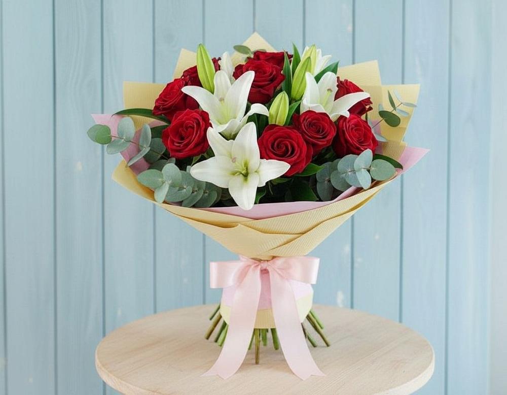 Букет цветов из: Лилии и Розы в Хоринске